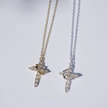 Collar Cruz & Corona – Elegancia y Propósito