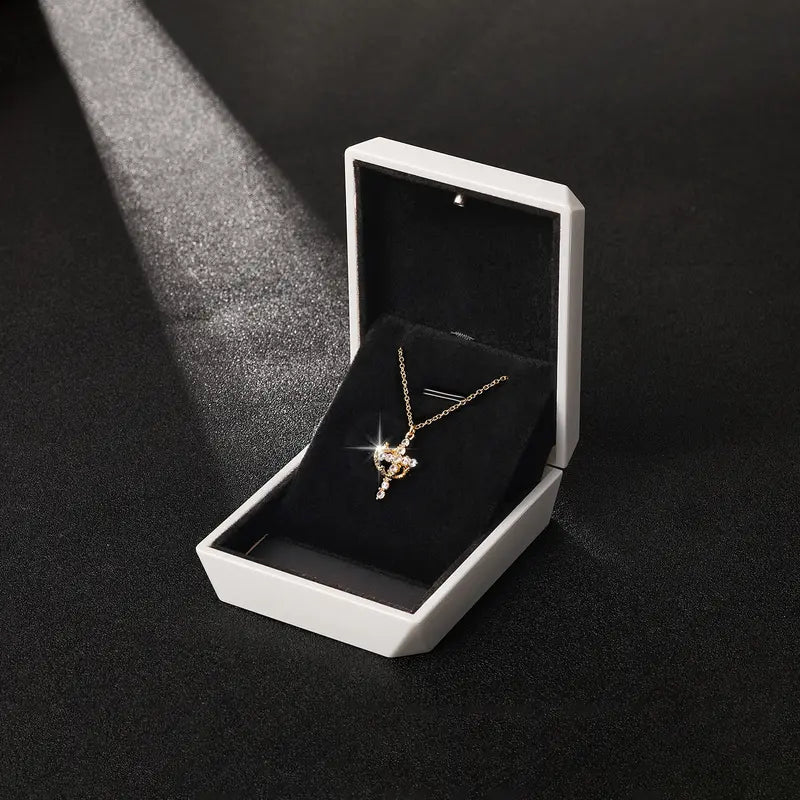 Collar Cruz & Corona – Elegancia y Propósito