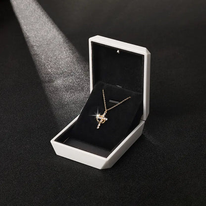 Collar Cruz & Corona – Elegancia y Propósito